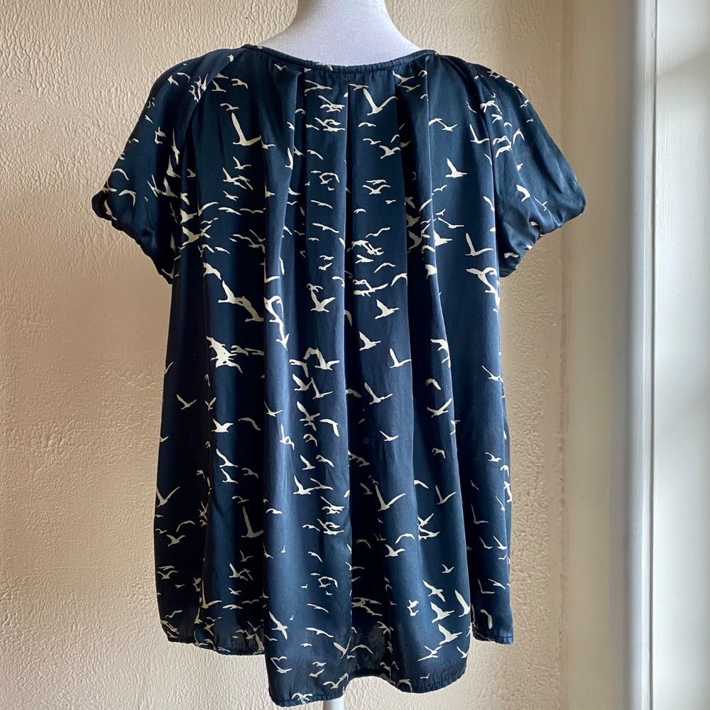 Ulla Johnson navy blue and ivory flock of birds print silk top Size 6 - Picture 7 of 12